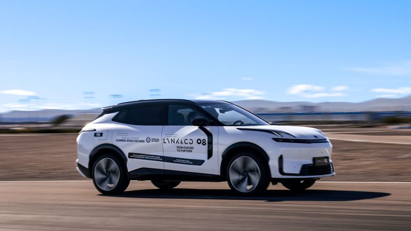 Lynk & Co 08 rekordkör 293 km helt på el