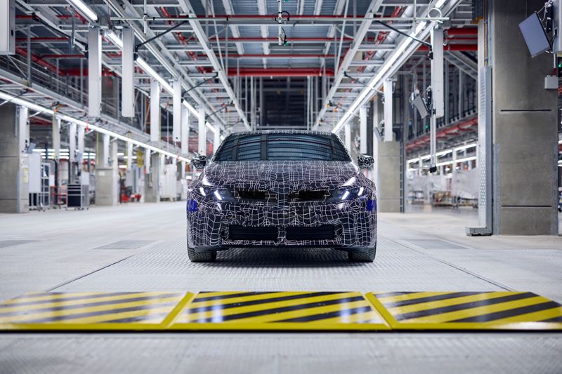 Nya BMW i3 förseriebilar rullar av bandet