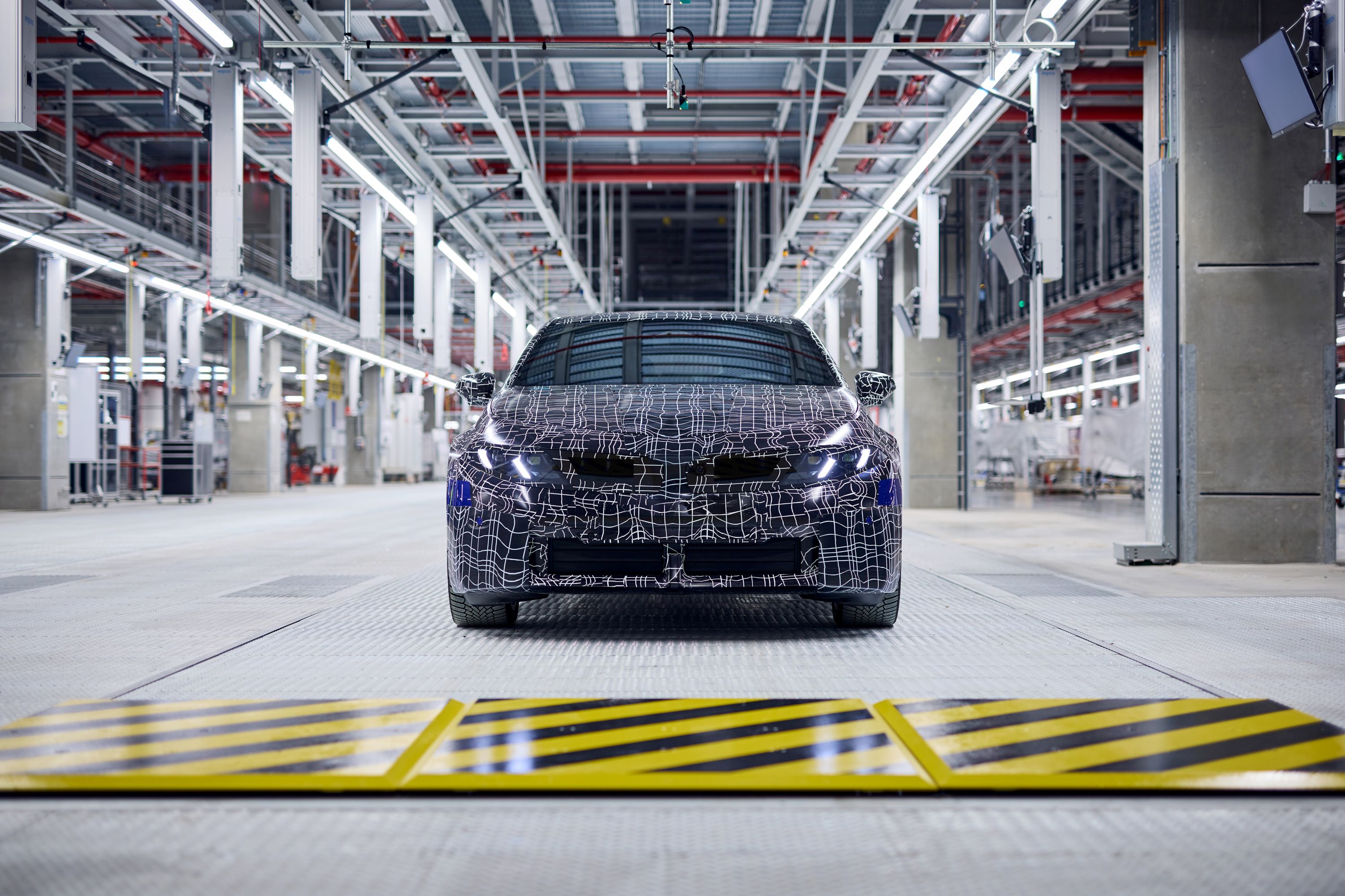 Nya BMW i3 förseriebilar rullar av bandet