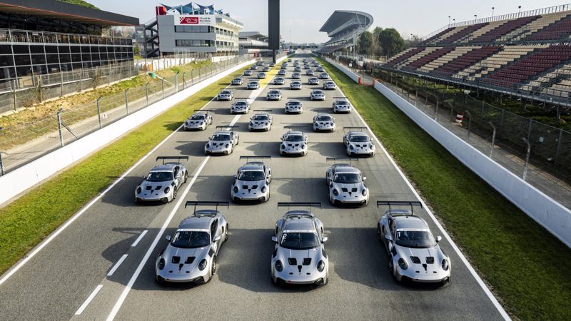 120 nya Porsche 911 Cup lämnades över till teamen