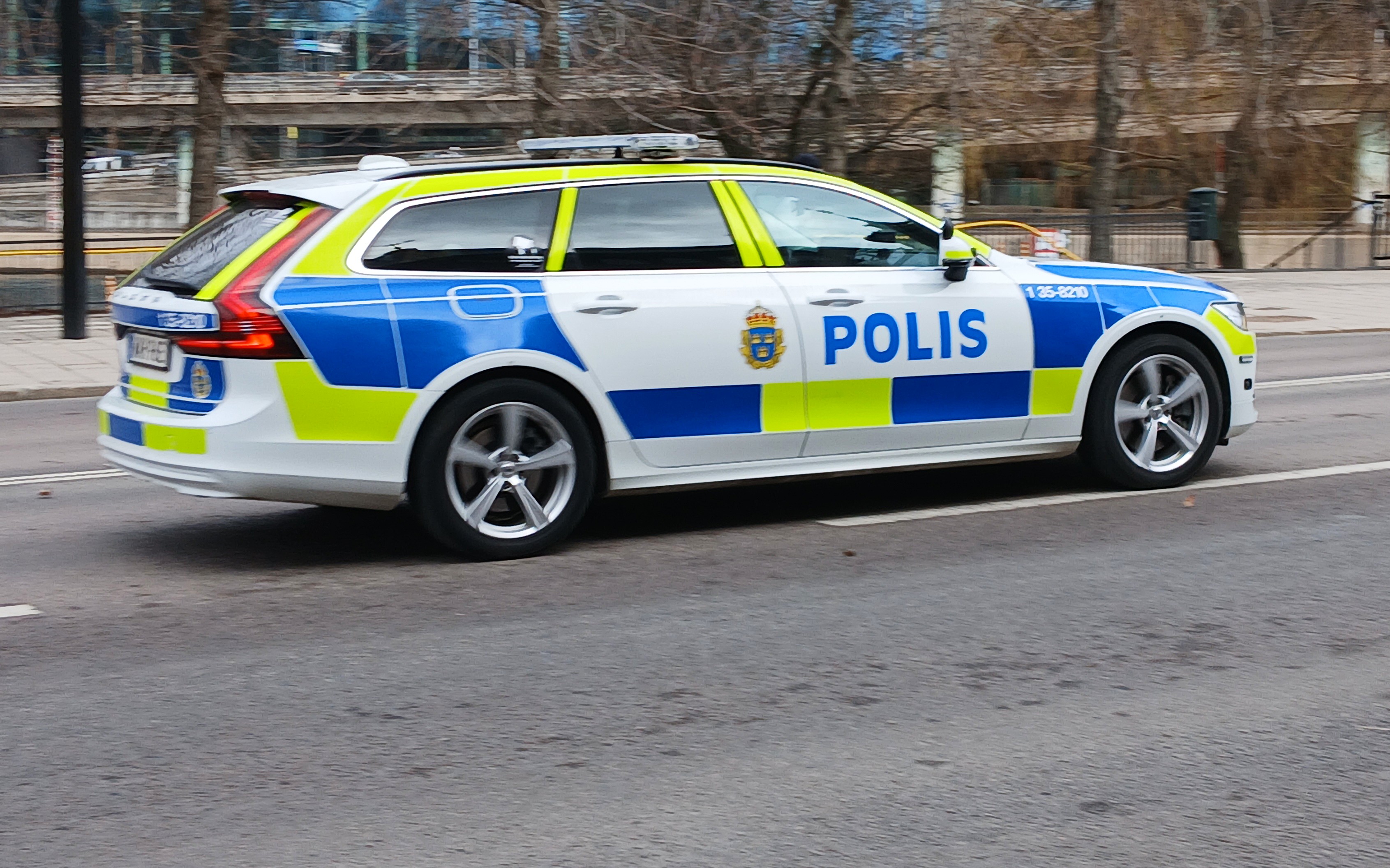 Polisen på plats när E4:an får omkörningsförbud