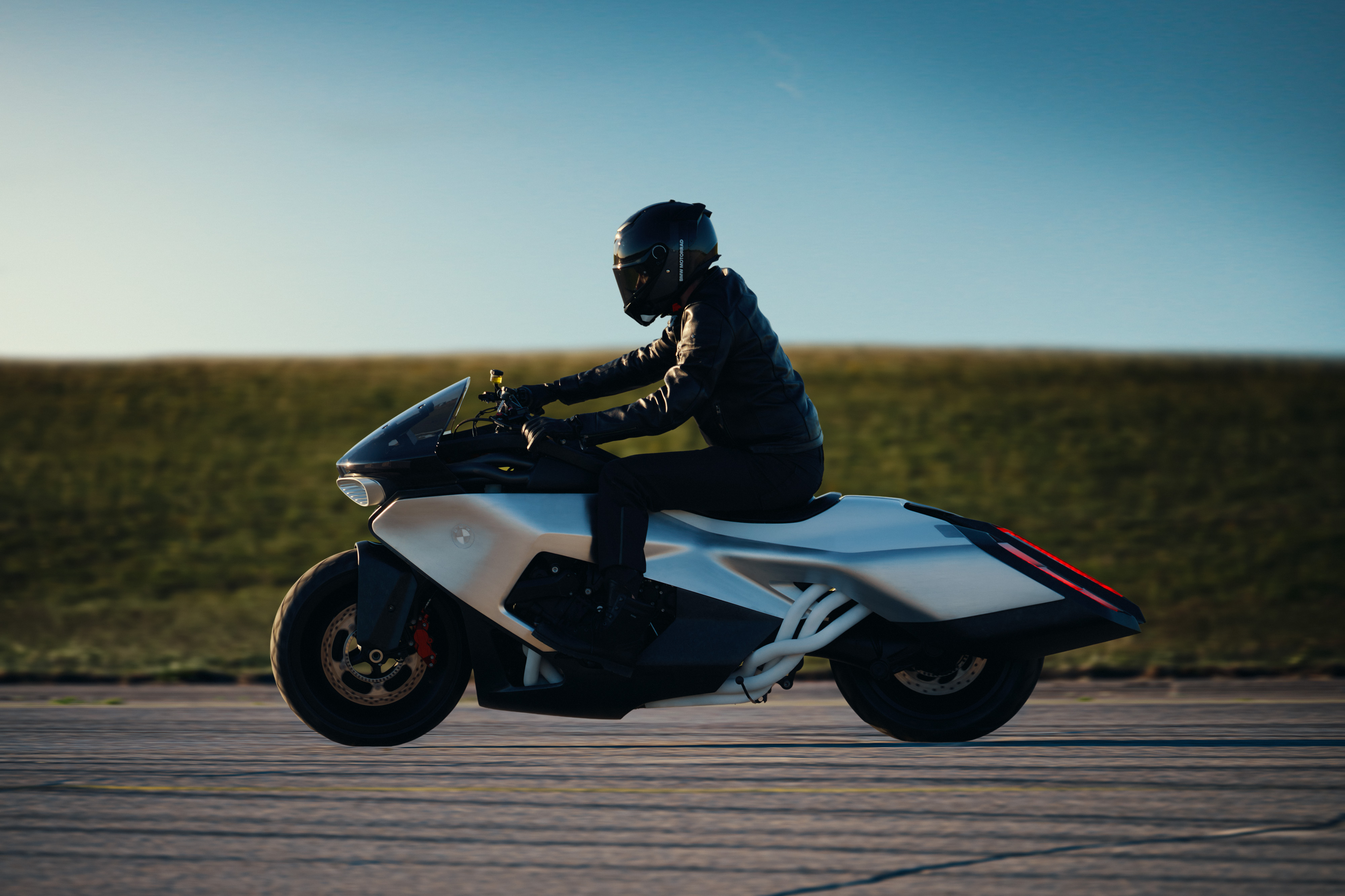 BMW Motorrad släpper bilder på Vision K18
