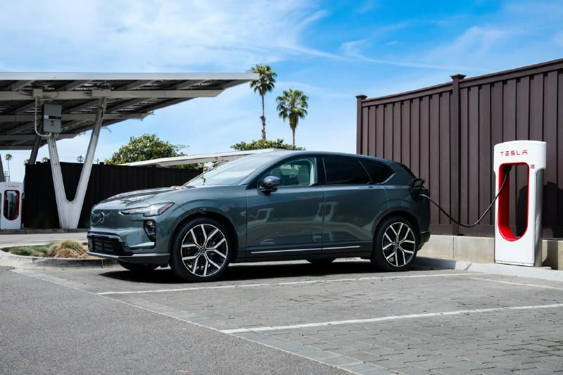 Ska bli enklare att ladda helt elektriska Volvobilar