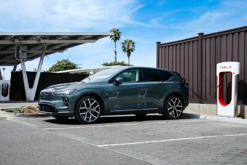 Ska bli enklare att ladda helt elektriska Volvobilar