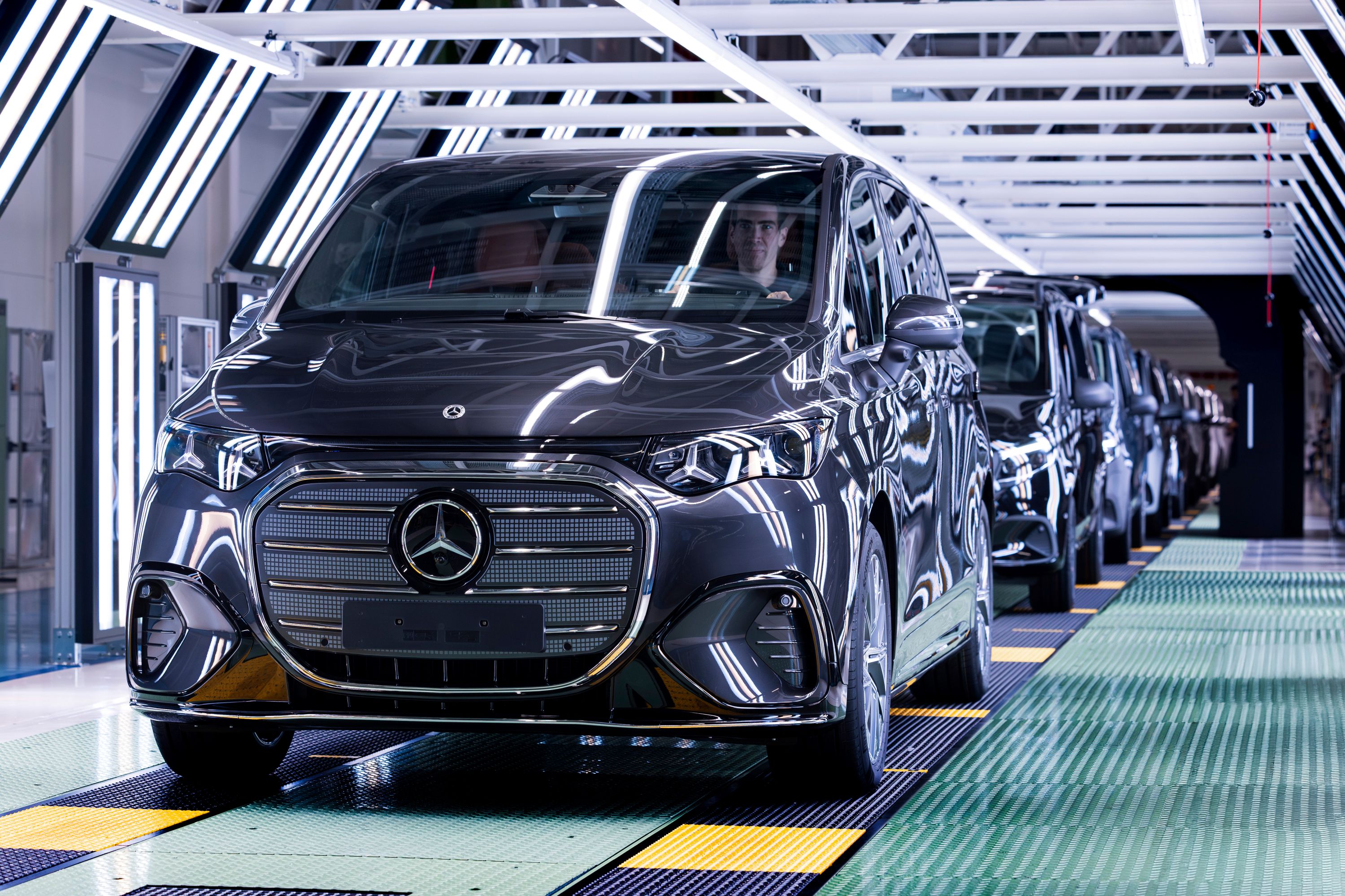 Tillverkningen igång av nya Mercedes-Benz VLE