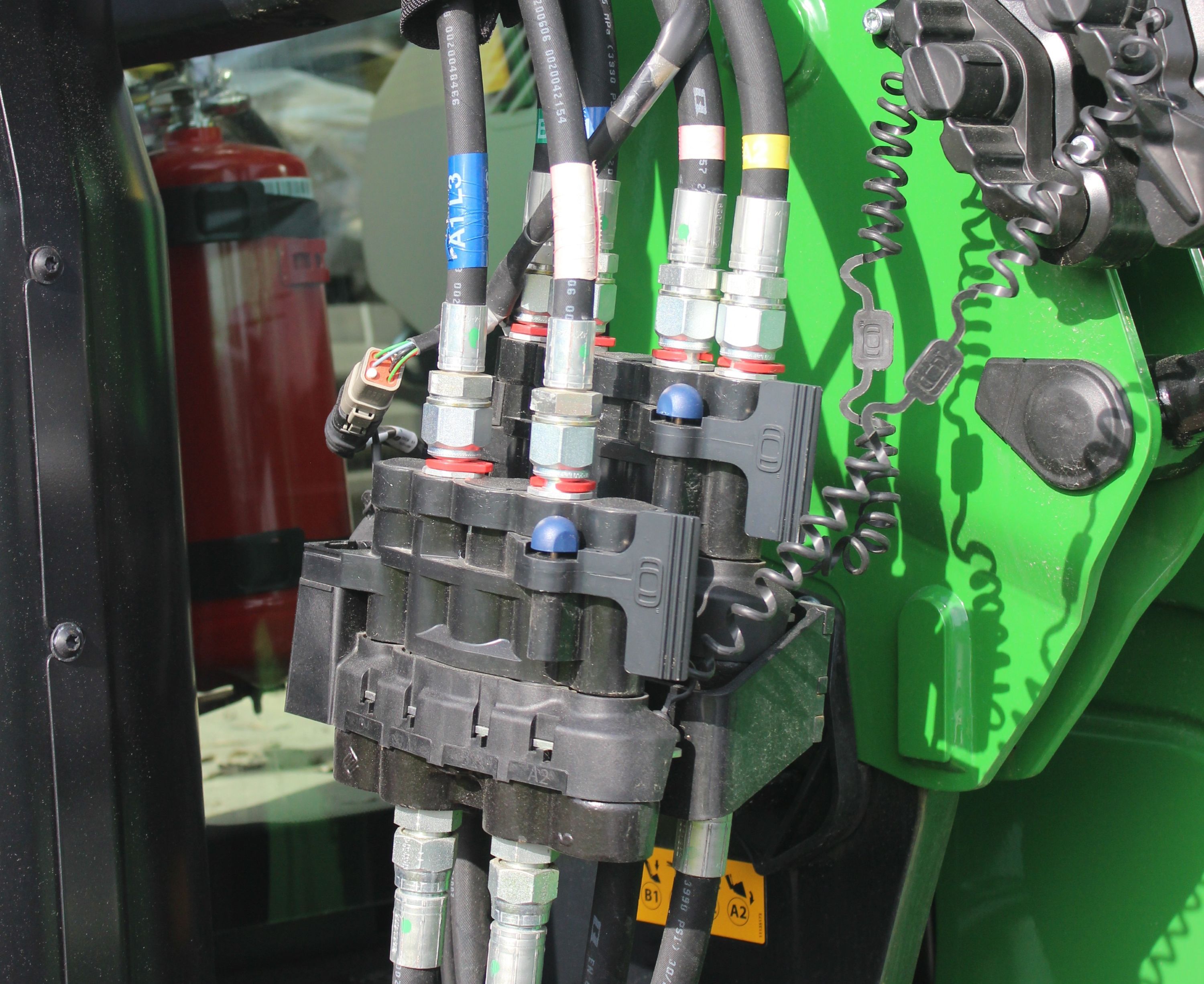 Så servar du traktorns hydraulsystem steg för steg