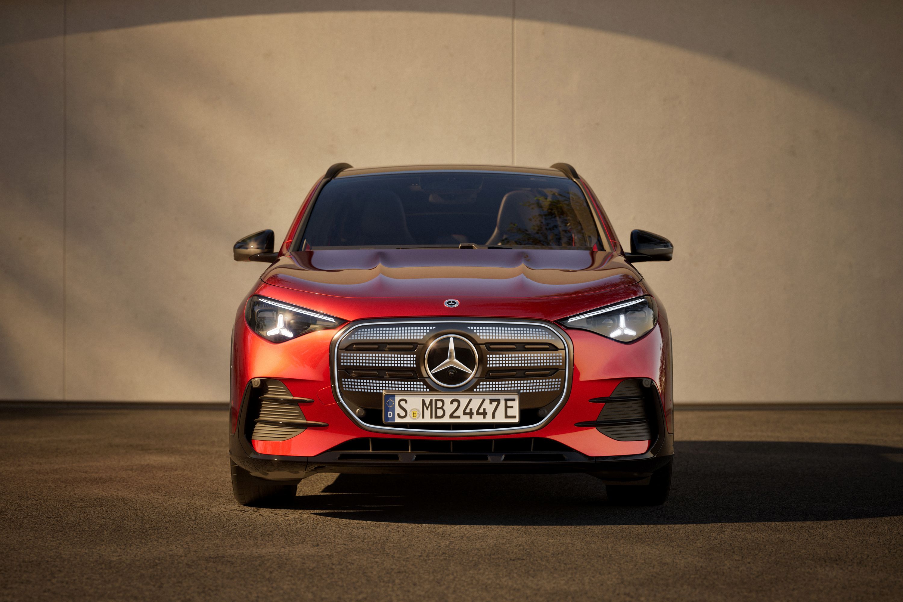 Nya Mercedes GLA rullar 65 mil på el och drar 2 000 kg