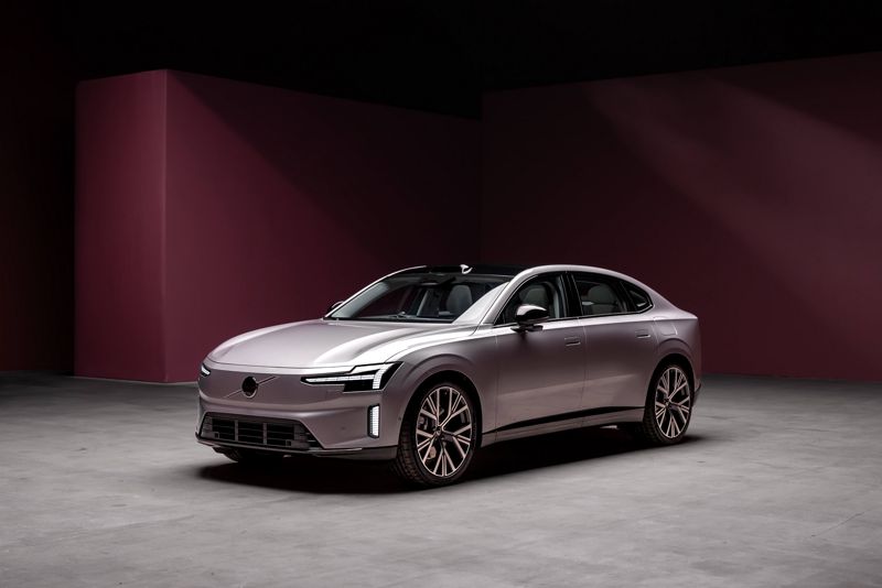 Nya Volvo ES90 avtäckt