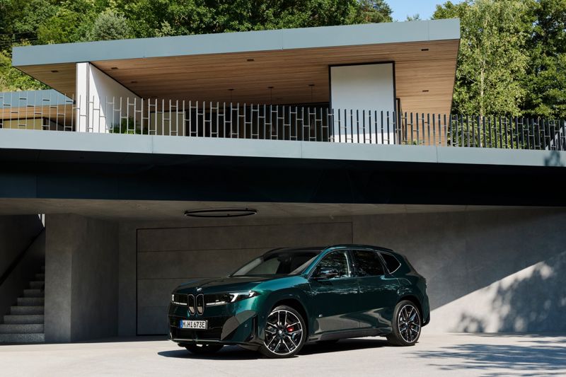 BMW iX3 M60 xDrive gör 0 till 100 på 3,9 sekunder