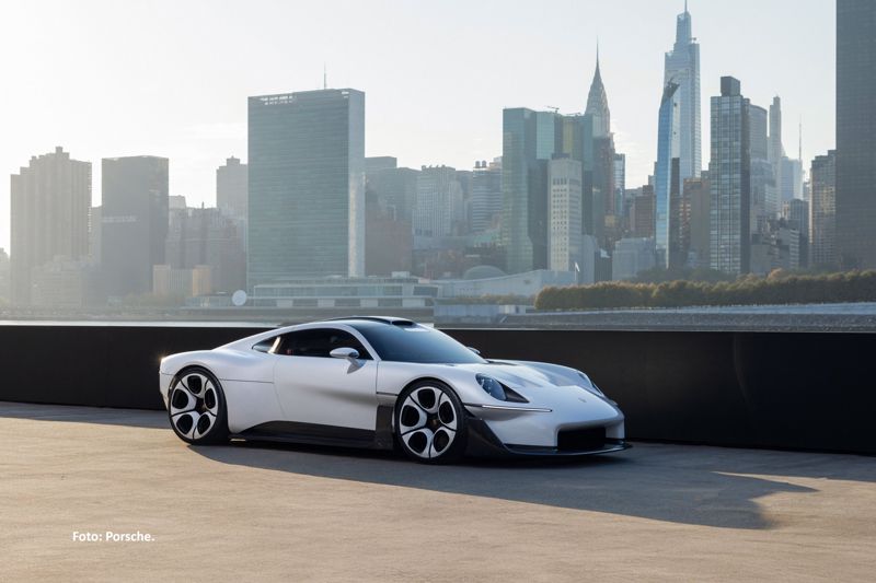 Porsche ser in i framtiden med Mission S