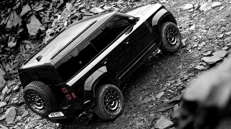 Land Rover lanserar Defender OCTA Black