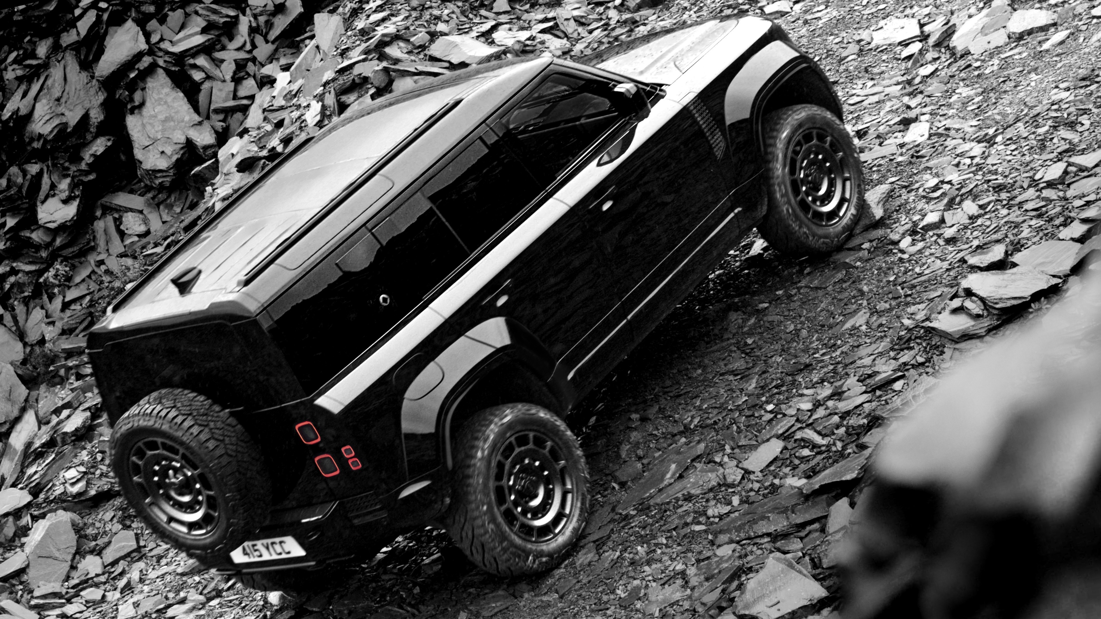 Land Rover lanserar Defender OCTA Black