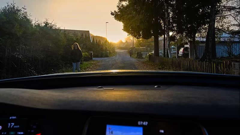 Trots mörker har bara en av fem reflex på sommarkvällar