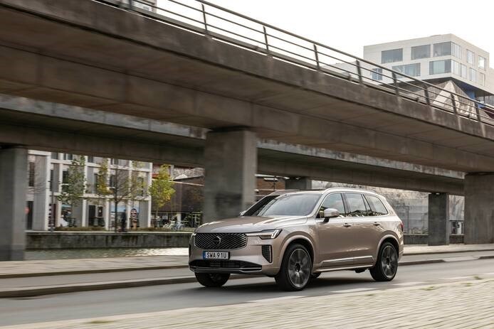 Nu rullar en miljon Volvo laddhybrider på vägarna