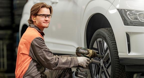Säkerhet går före pris när svenskarna väljer vinterdäck