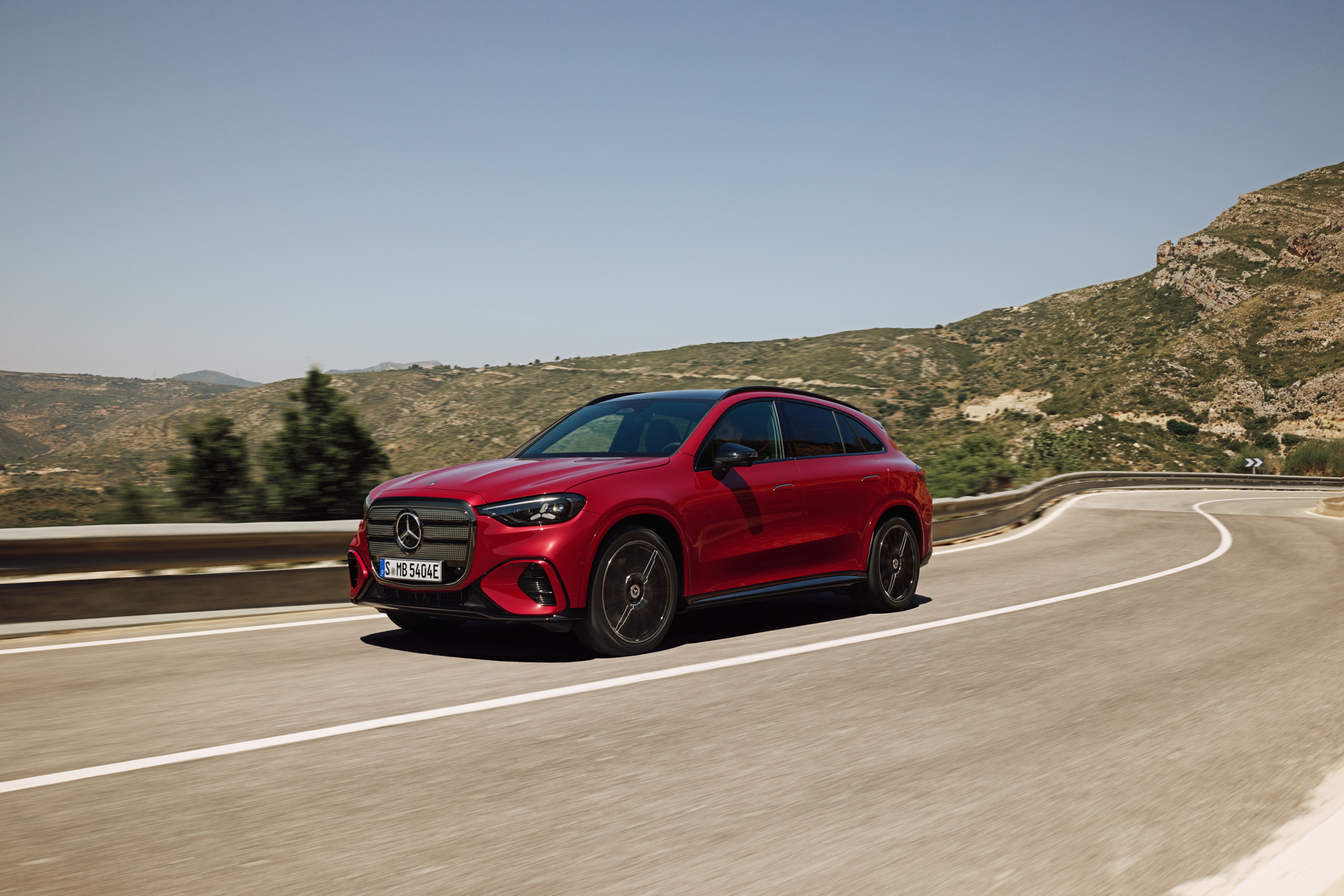 Eldrivna Mercedes GLC kan beställas i Sverige