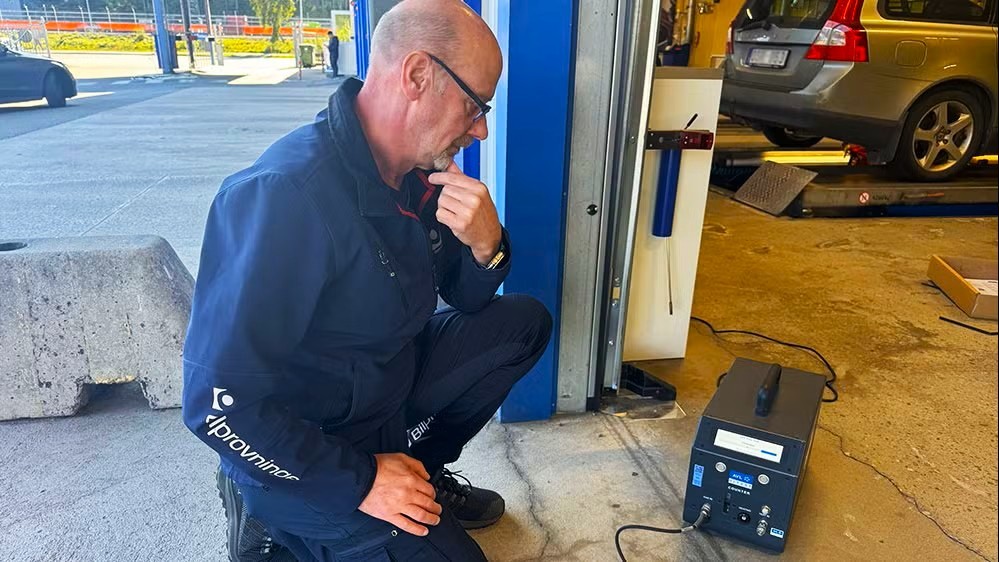 Bilprovningen startar pilot för modernare miljökontroll