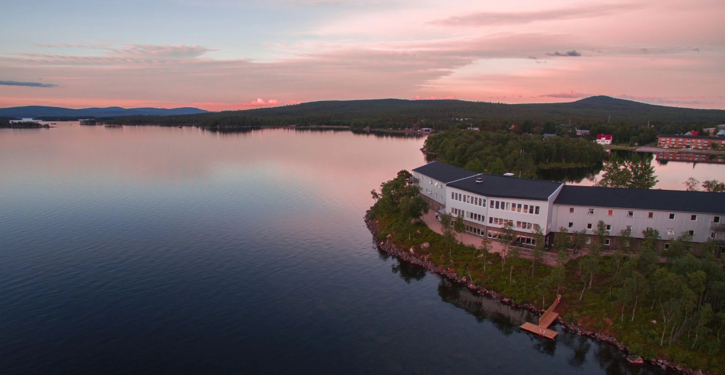 Biltestare från hela världen vill ladda elbilarna i Arjeplog
