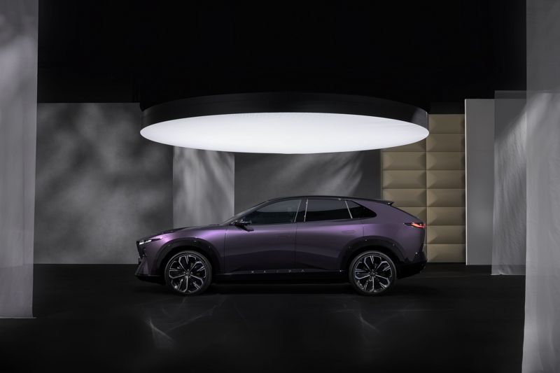 Nya elsuven Mazda CX-6e visas i Bryssel