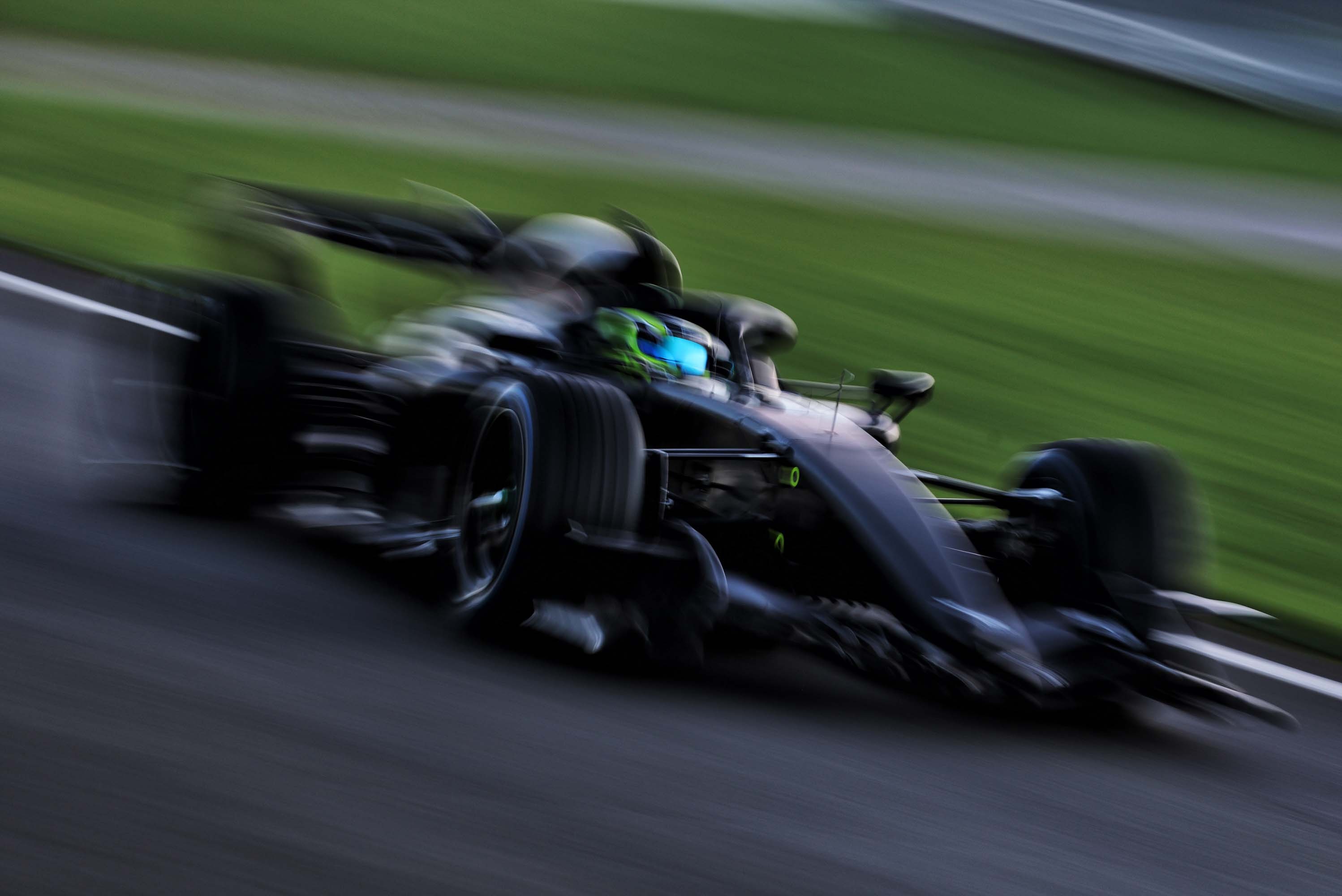 Cadillacs F1-bil debuterade på racerbanan