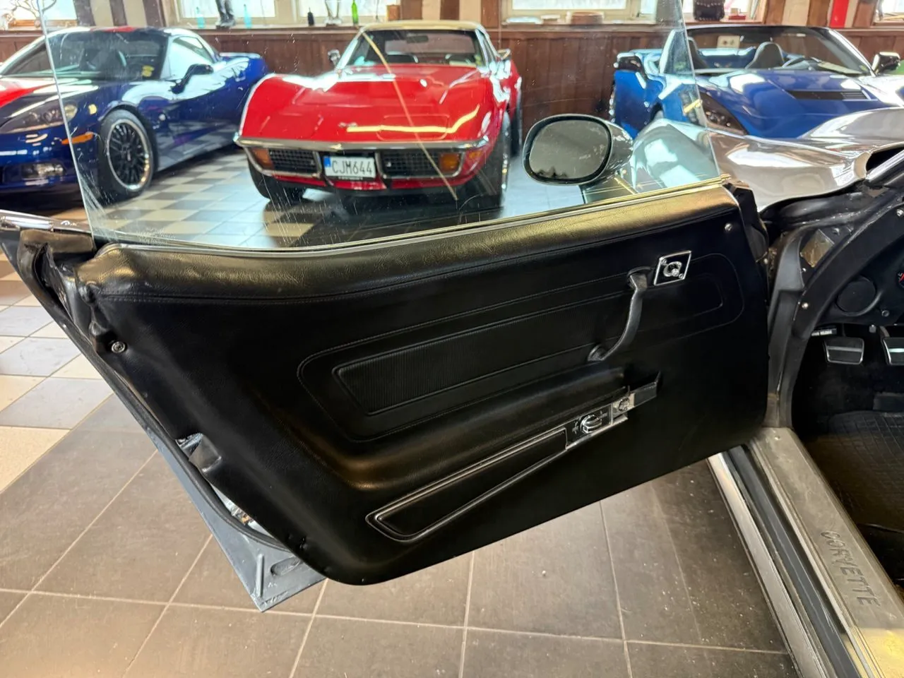 Vehicle image 16