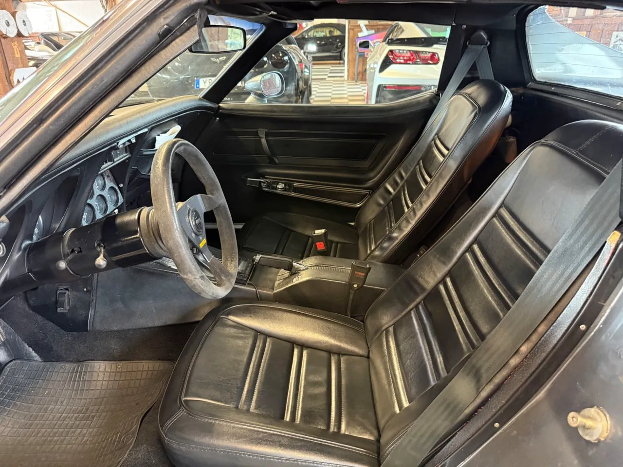 Vehicle image 14