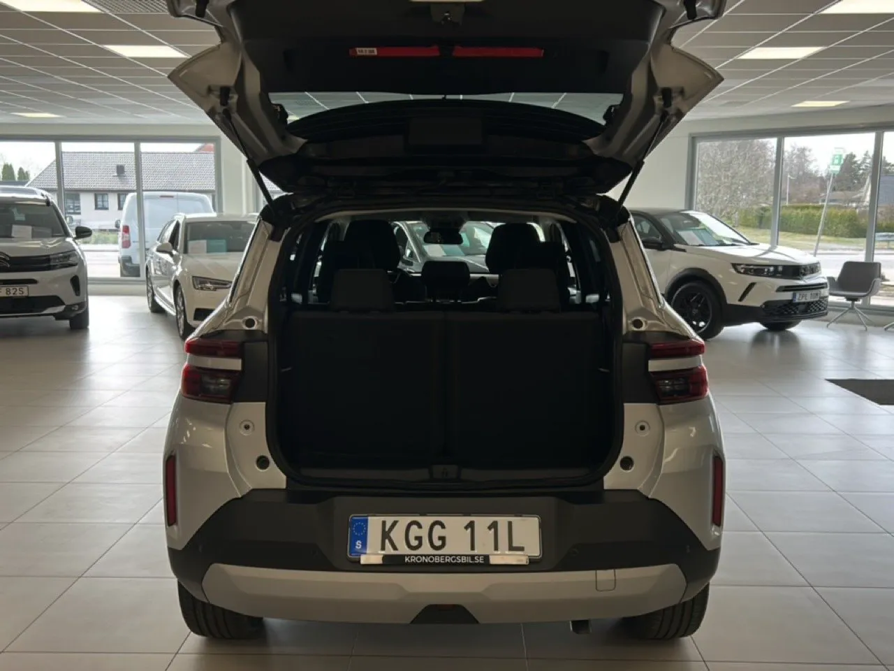 Vehicle image 13