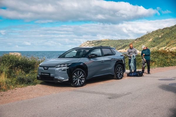Subaru Solterra Touring+ AWD 474km 343Hk (Förbeställ idag) - 2026