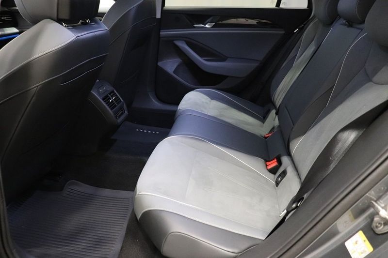 Volkswagen Passat bild 8