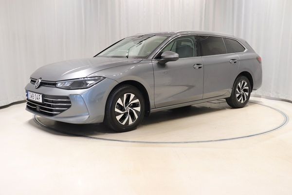 Volkswagen Passat 1.5 eTSI 150hk Drag Värmare Navi Kamera Carplay - 2025