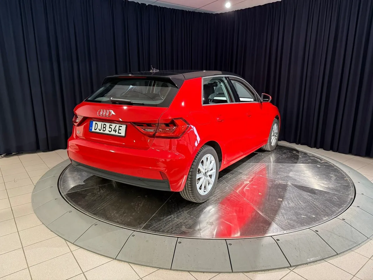 Vehicle image 5