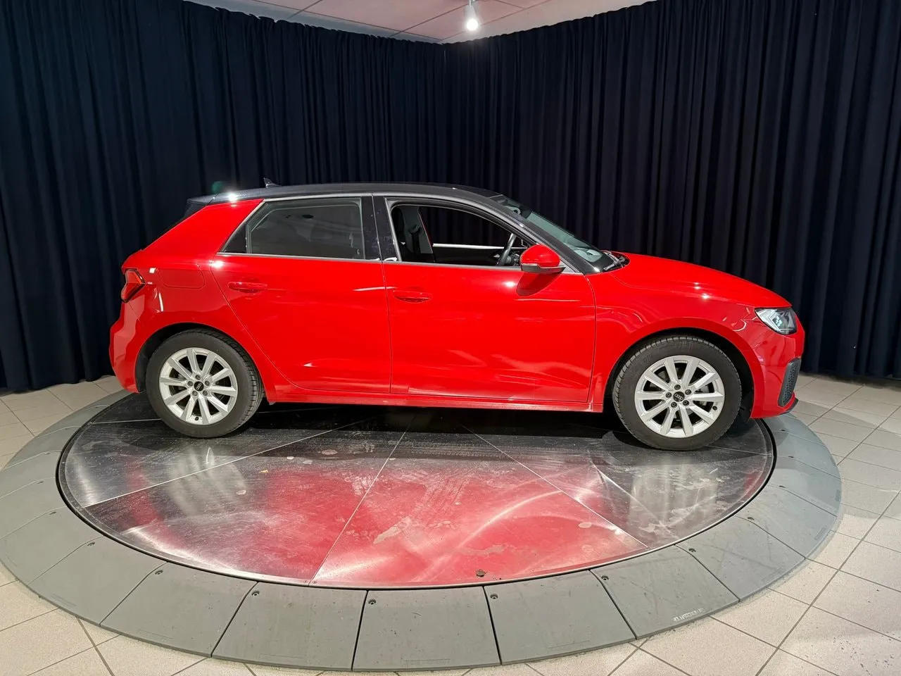 Vehicle image 6