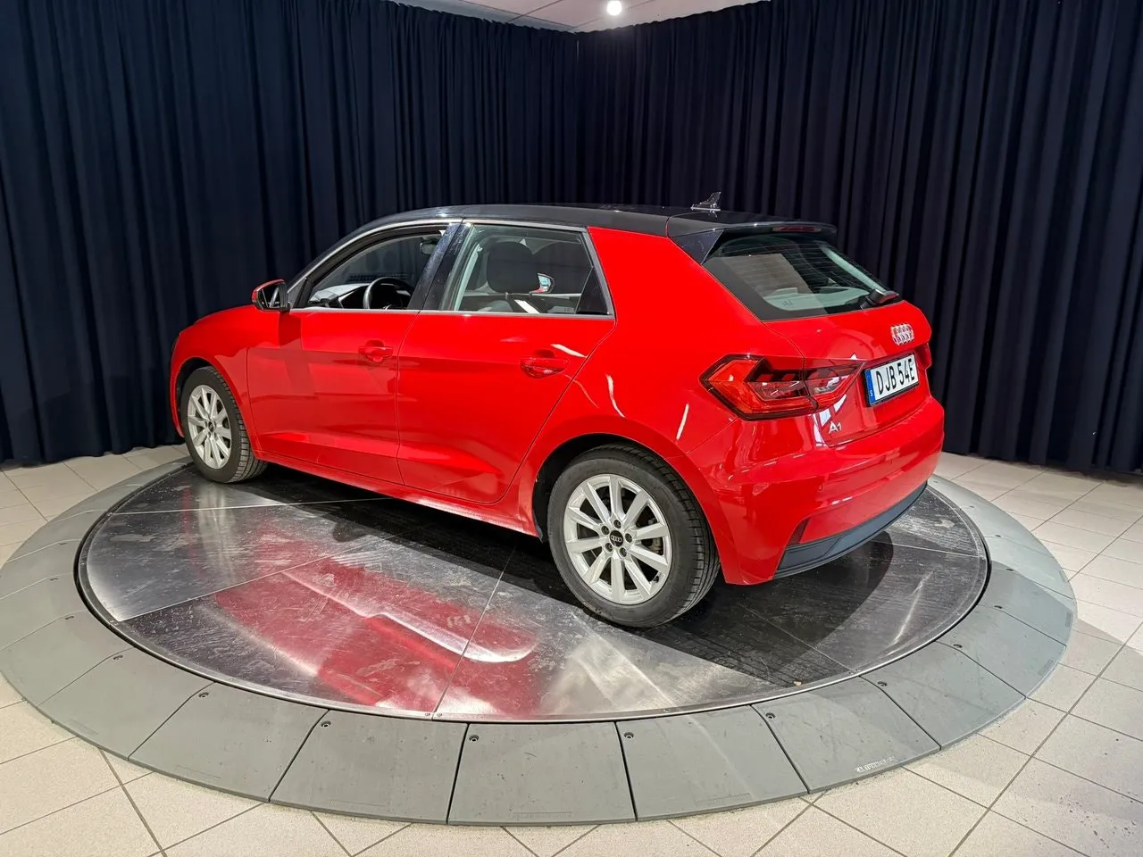 Vehicle image 3