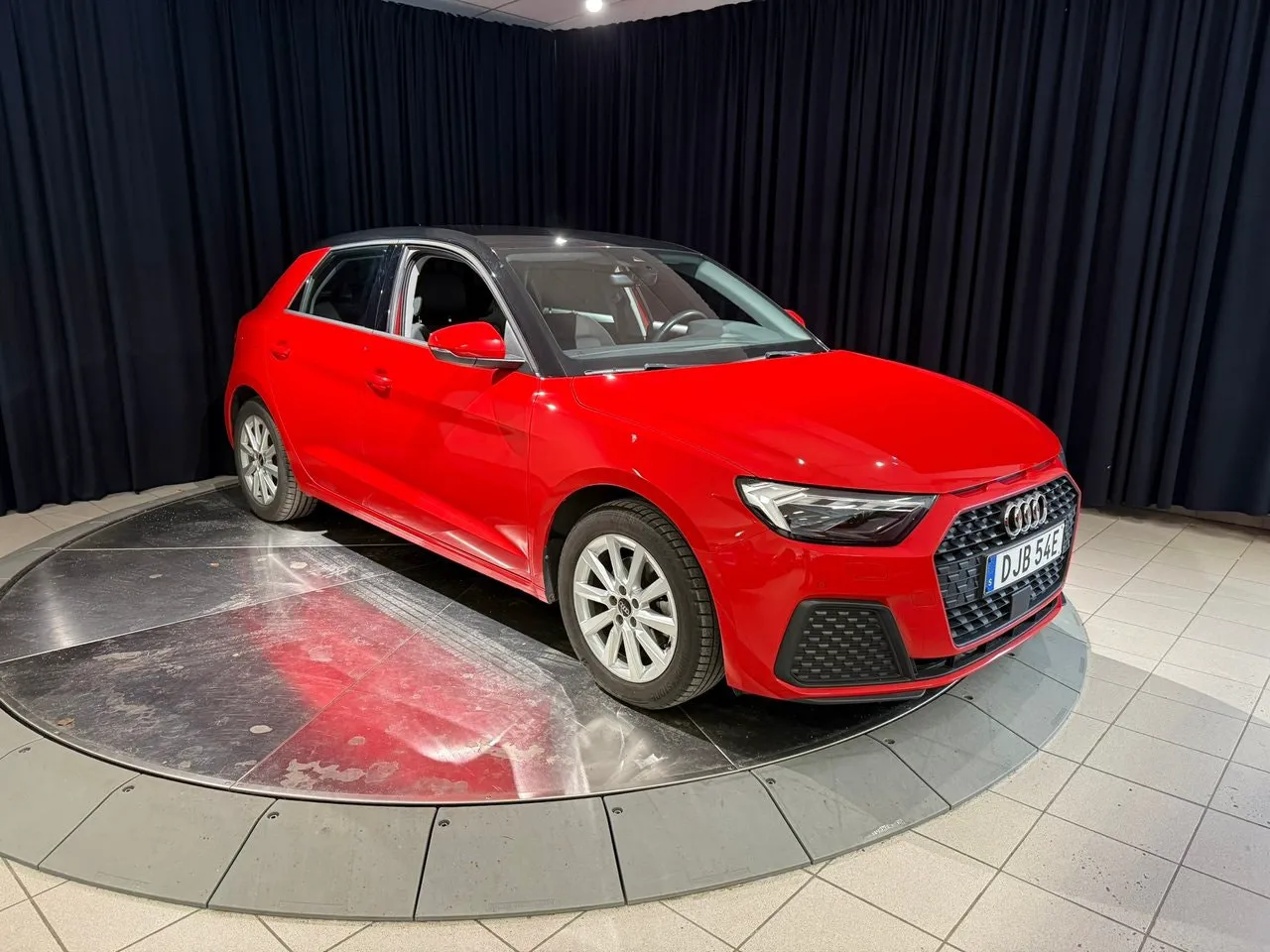 Vehicle image 7