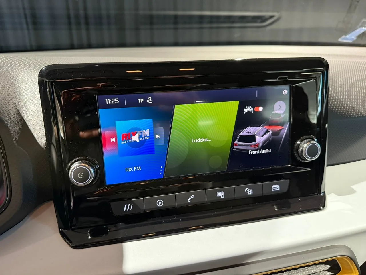 Vehicle image 13