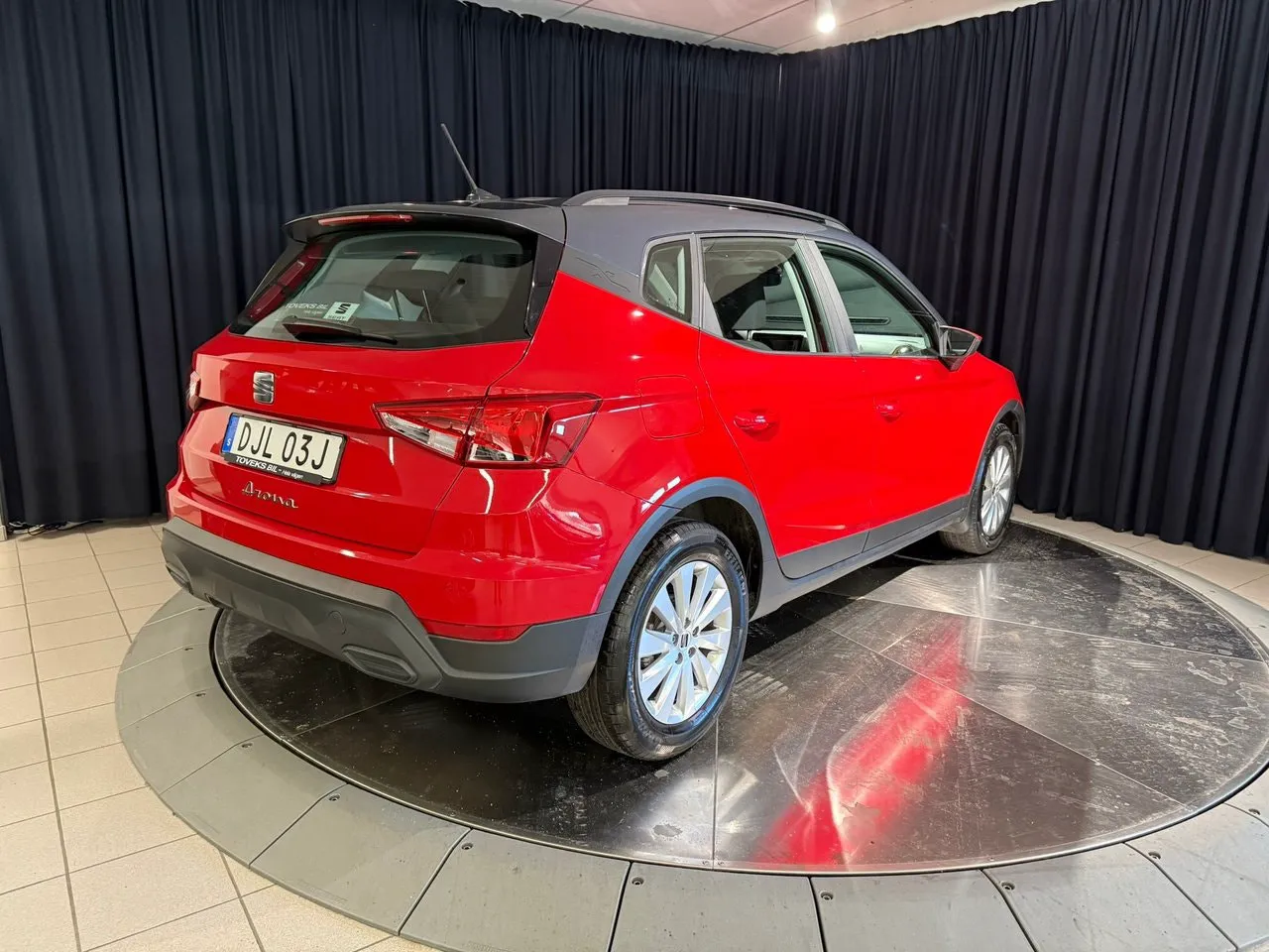 Vehicle image 5