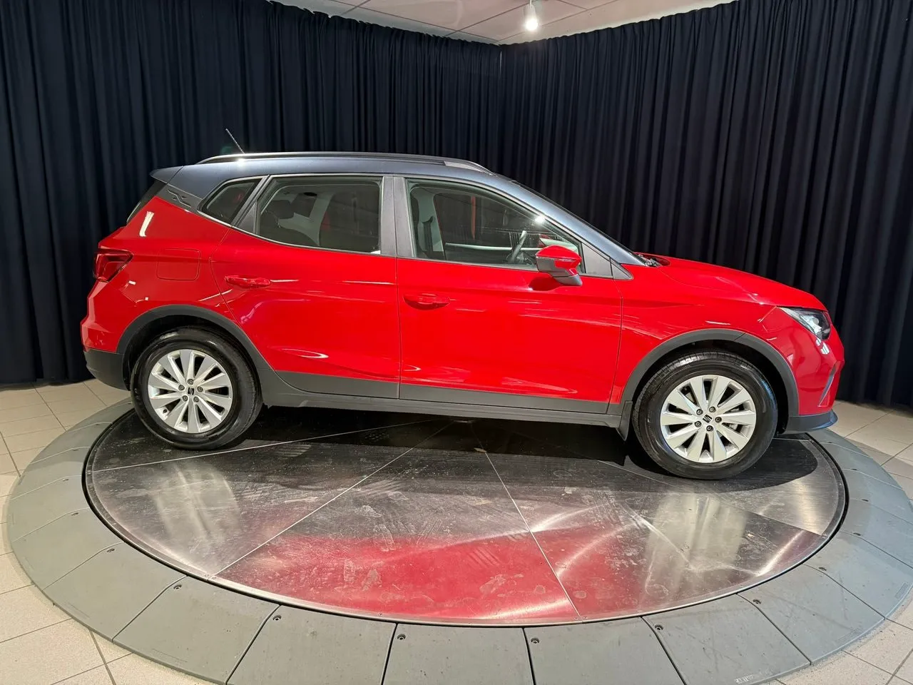 Vehicle image 6