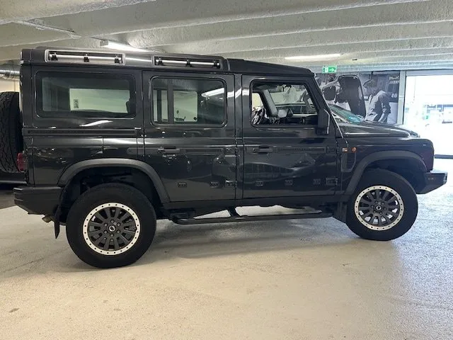 Vehicle image 6