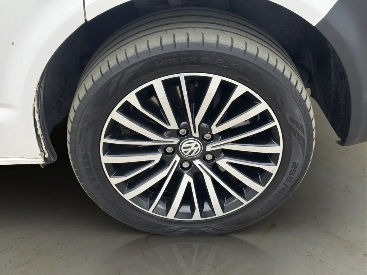 Vehicle image 32