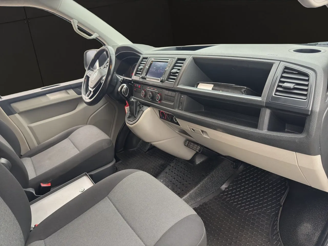 Vehicle image 28
