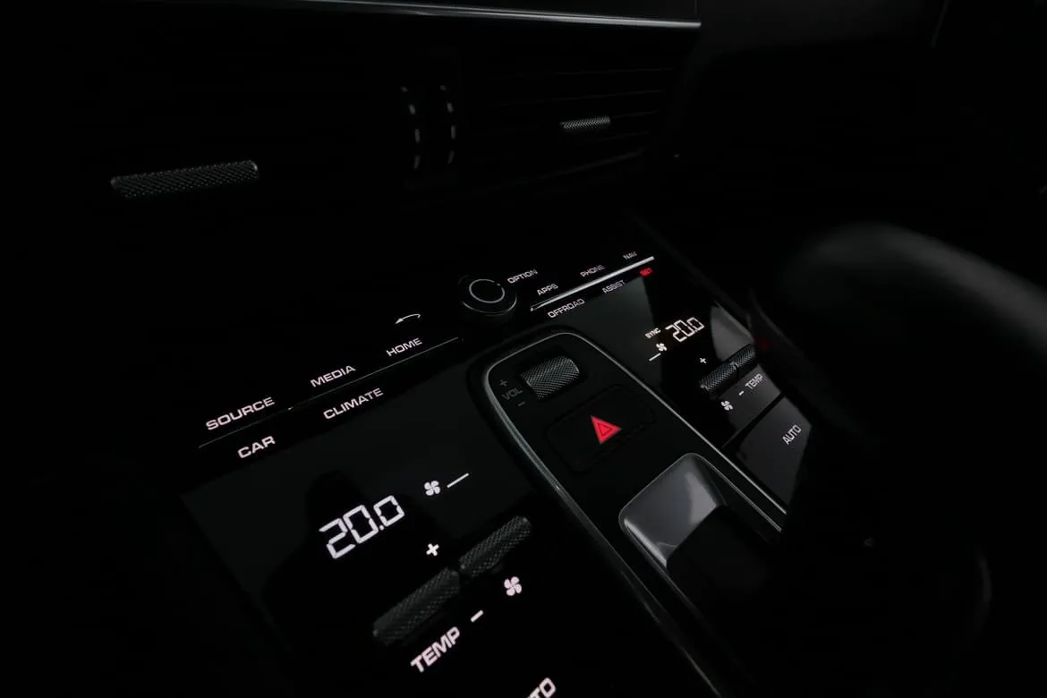 Vehicle image 25