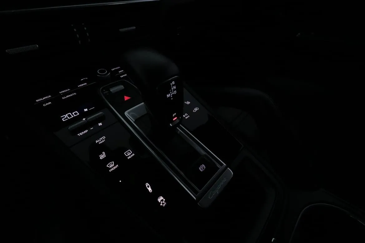 Vehicle image 24