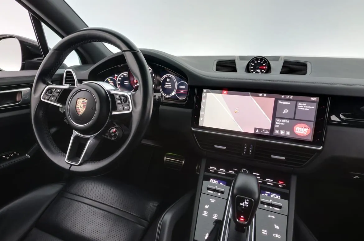 Vehicle image 14
