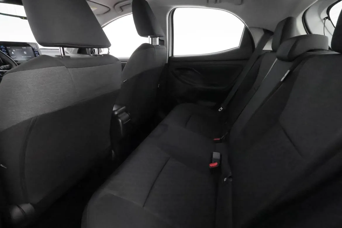 Vehicle image 16