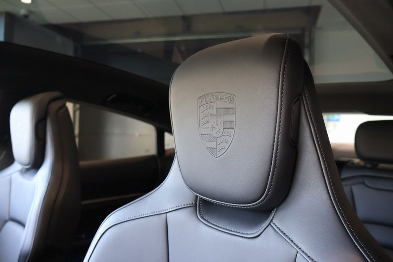 Porsche Taycan bild 18