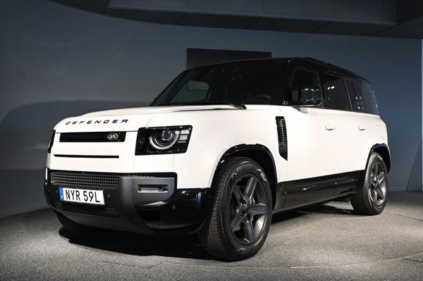 Land Rover Defender 110 P300E X-DYNAMIC SE *DEMOBIL* - 2026