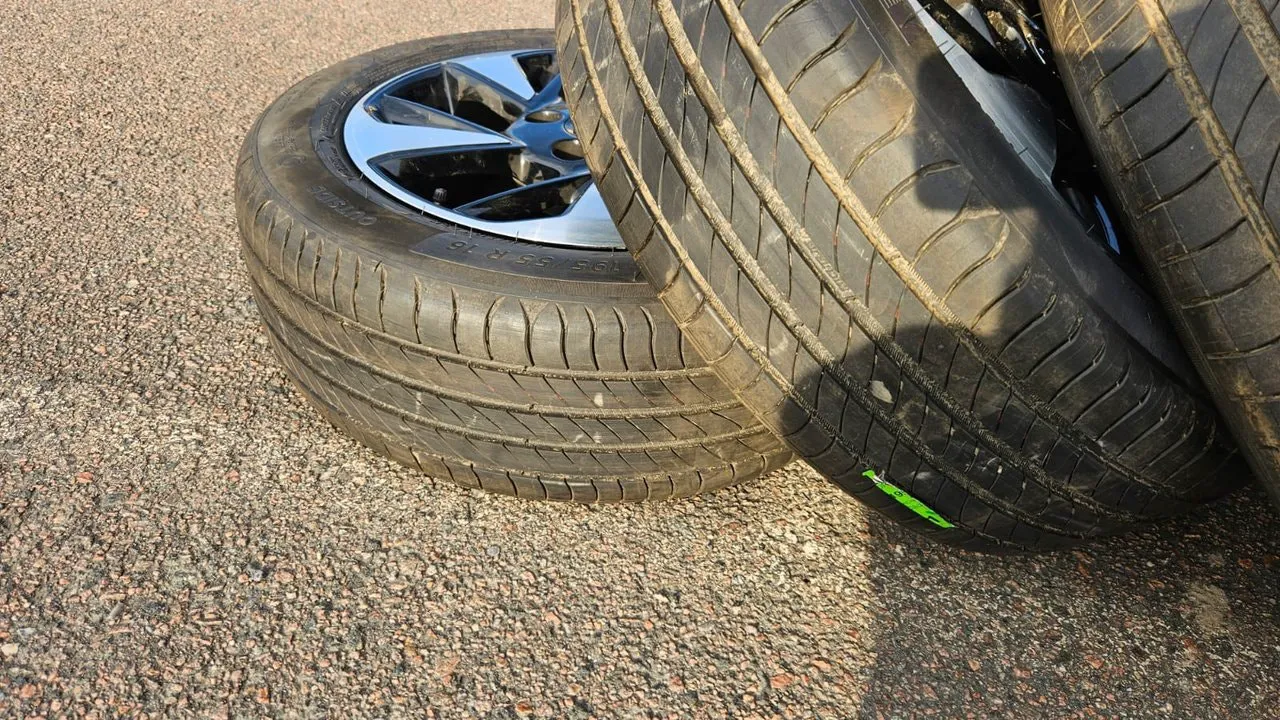 Vehicle image 14