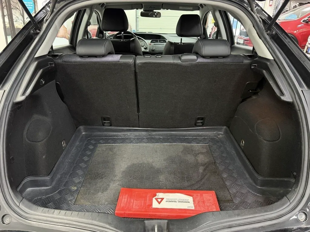 Vehicle image 17