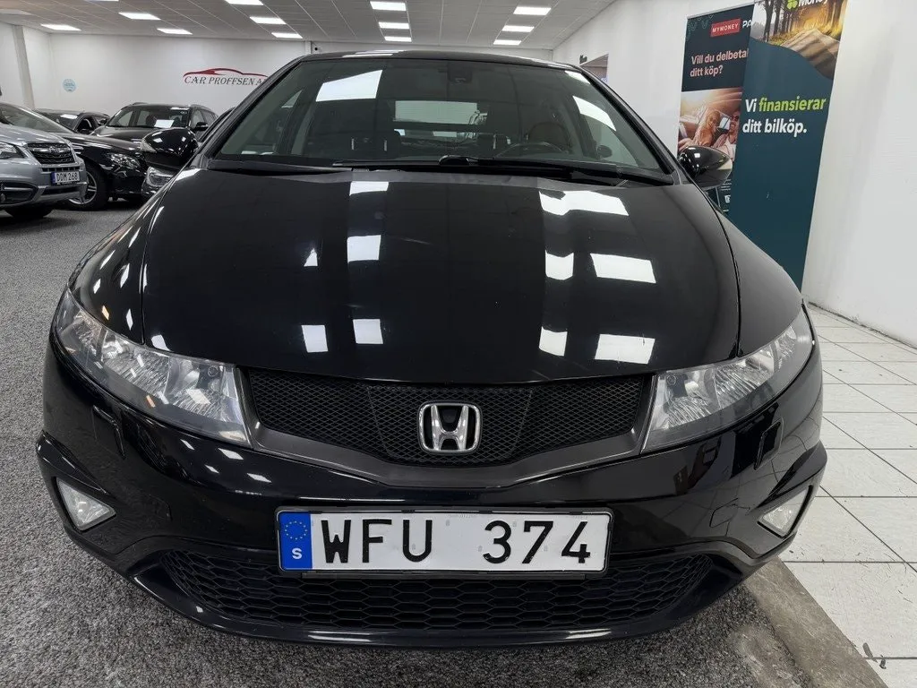 Vehicle image 18