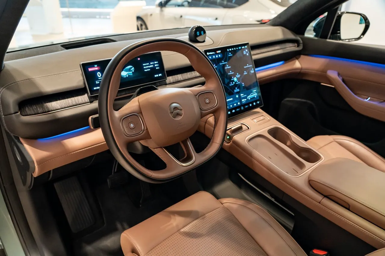 Vehicle image 8
